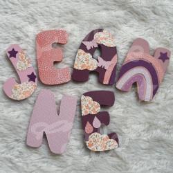 Prénom en bois  arc en ciel et papillons pour décoration de chambre d'enfant ou cadeau de naissance