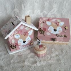Cadeau de naissance Faon et papillons composé d'une tirelire, d'une boite à dents et d'une boite a trésors