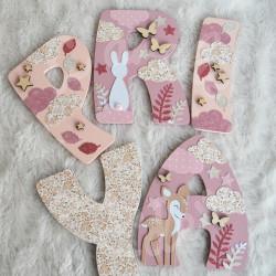 Prénom en bois Biche, renard, papillons pour décoration de chambre d'enfant ou cadeau de naissance