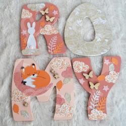 Prénom en bois Biche, renard, papillons pour décoration de chambre d'enfant ou cadeau de naissance