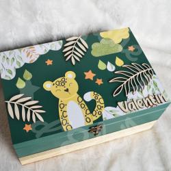 Boite à souvenirs de naissance personnalisée décoration panthère dans la foret tropicale