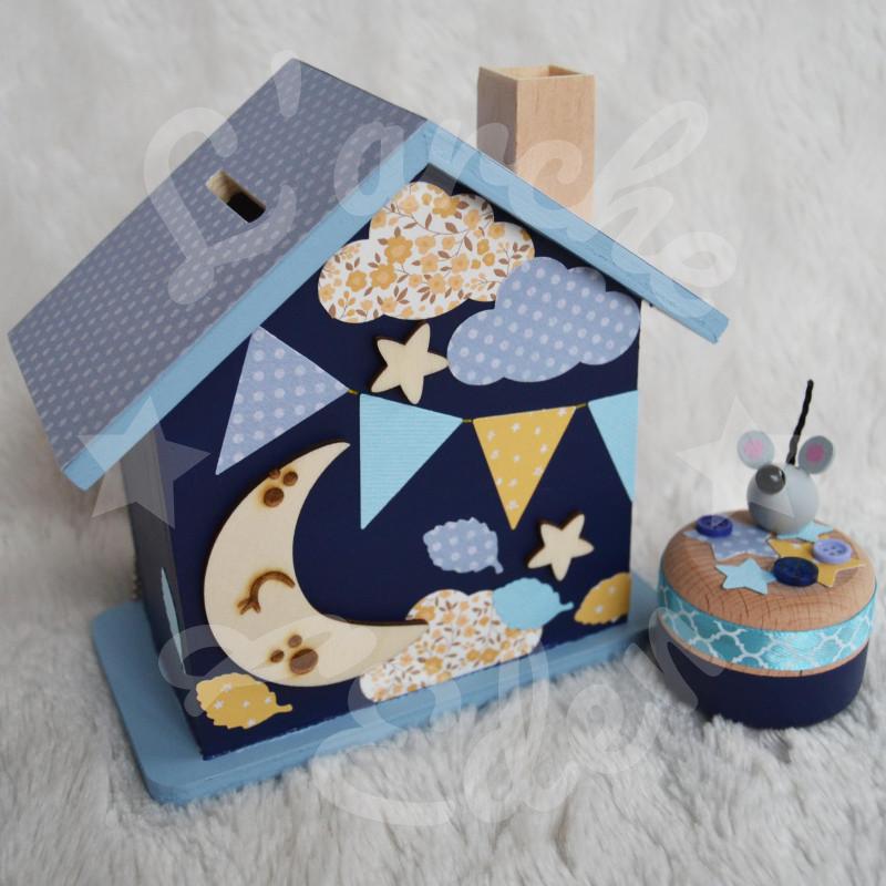Tirelire Lune endormie personnalisée au prénom de l'enfant Tirelire Lune endormie personnalisée au prénom de l'enfant