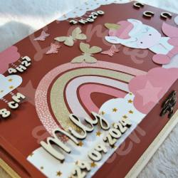 Boite à souvenirs de naissance personnalisée décoration licorne et arc en ciel