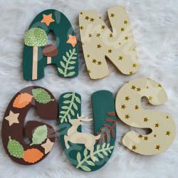 Prénom en bois pour décoration de chambre d'enfant ou cadeau de naissance avec decor de la foret