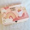 Boite à souvenirs de naissance personnalisée décoration licorne et arc en ciel