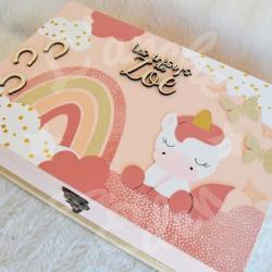 Boite à souvenirs de naissance personnalisée décoration licorne et arc en ciel