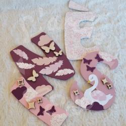 Prénom en bois pour décoration de chambre d'enfant ou cadeau de naissance avec cygne et papillons