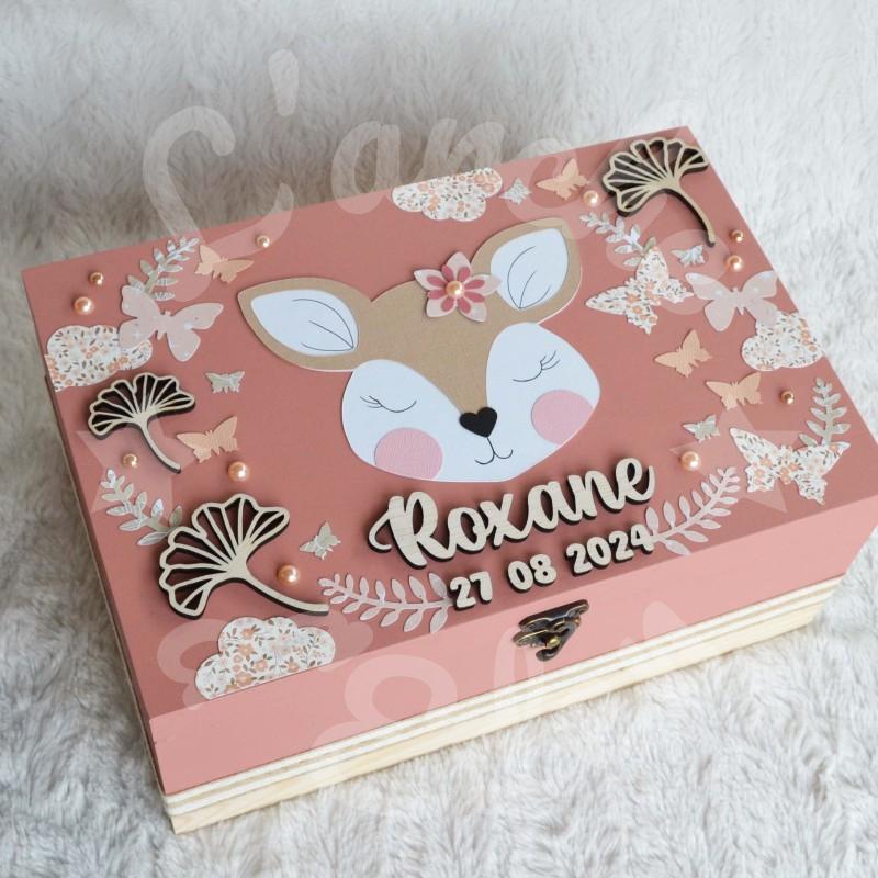 Boite à souvenirs de naissance personnalisée décoration biche et papillons