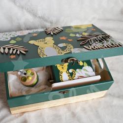 Cadeau de naissance thème Biche, boite à souvenirs personnalisée avec une tirelire et boite a dents