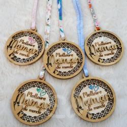 Cadeau de fete des meres artisanal, medaille en bois pour cadeau maman