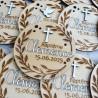 Medaillon en bois gravé pour cadeau invité de bapteme
