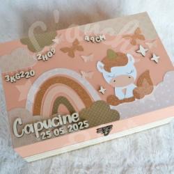 Boite à souvenirs de naissance personnalisée décoration licorne et arc en ciel