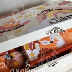 Cadeau de naissance thème Biche, boite à souvenirs personnalisée avec une tirelire et boite a dents