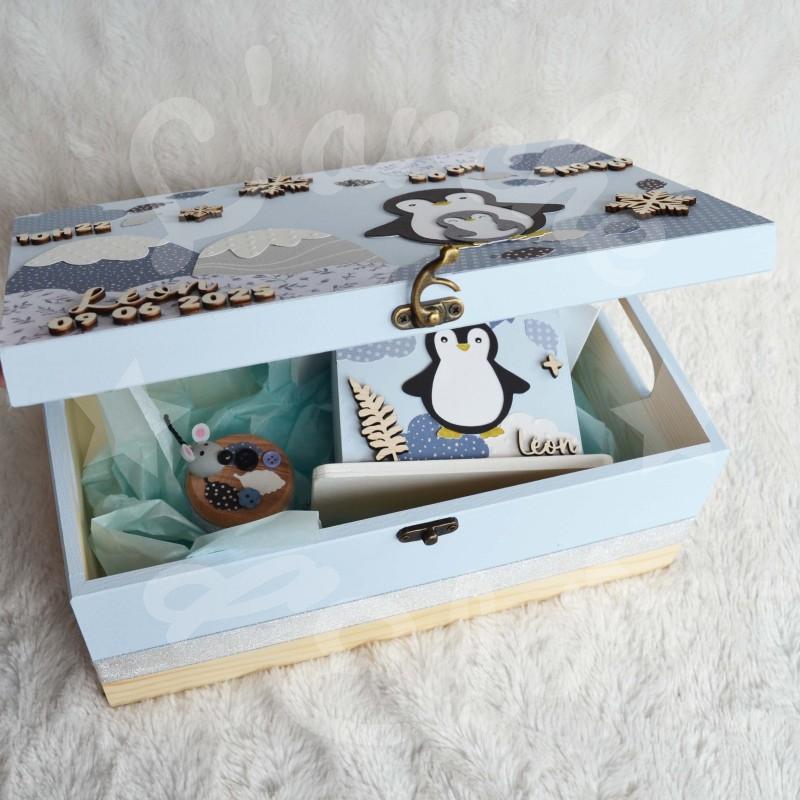 Cadeau de naissance thème ours polaire, pingouin, renard polaire, boite à souvenirs personnalisée avec une tirelire et boite a d Cadeau de naissance thème ours polaire, pingouin, renard polaire, boite à souvenirs personnalisée avec une tirelire et boite a d