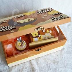Cadeau de naissance thème Lion, boite à souvenirs personnalisée avec une tirelire et boite a dents