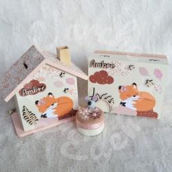 Cadeau de naissance personnalisé pour enfant composé d'une tirelire, d'une boite à dents et d'une boite a souvenirs.