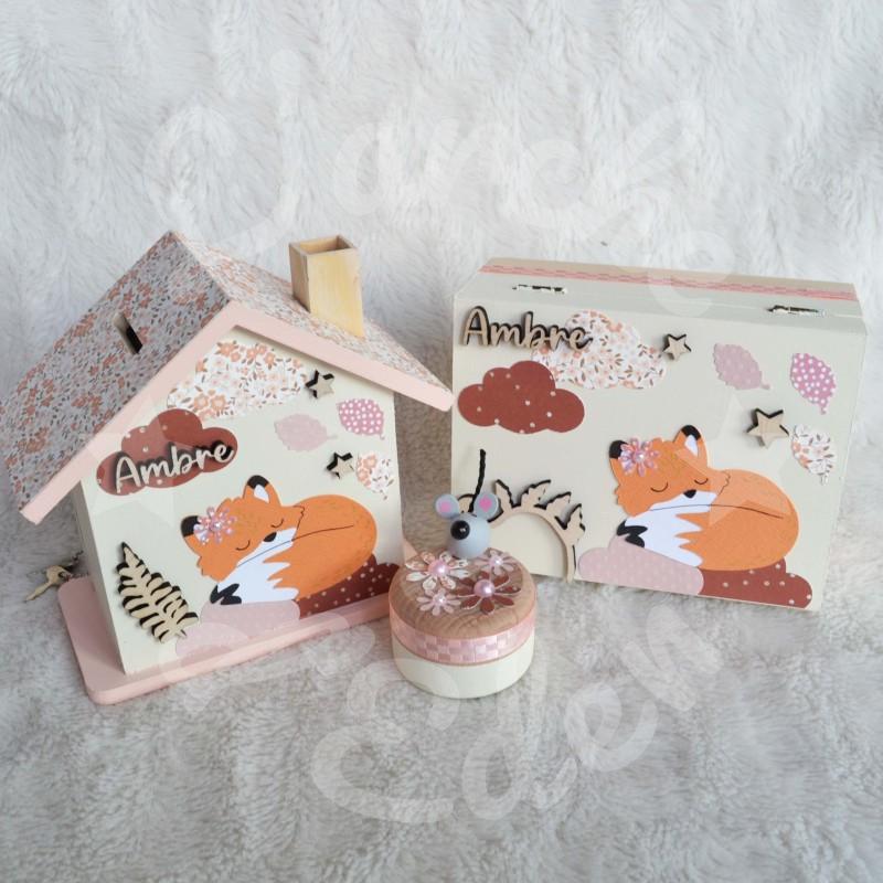 Cadeau de naissance personnalisé pour enfant composé d'une tirelire, d'une boite à dents et d'une boite a souvenirs.