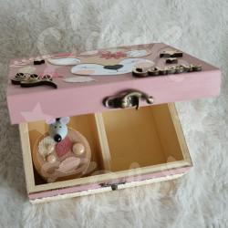 Cadeau de naissance personnalisé pour enfant composé d'une tirelire, d'une boite à dents et d'une boite a souvenirs.