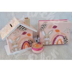 Cadeau de naissance personnalisé pour enfant composé d'une tirelire, d'une boite à dents et d'une boite a souvenirs.
