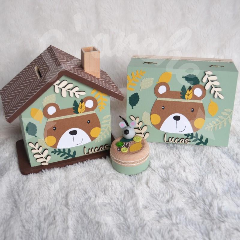 Cadeau de naissance Ourson et feuillage de la foret composé d'une tirelire, d'une boite à dents et d'une boite a trésors