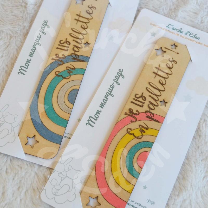 Marque page en bois pour enfant avec arc en ciel et paillettes