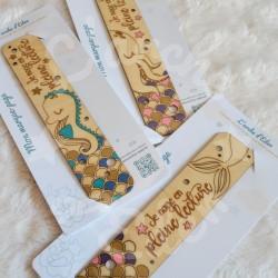 Marque page en bois pour enfant avec sirène, hippocampe ou pieuvre en paillettes