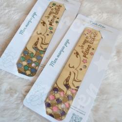 Marque page en bois pour enfant avec sirène, hippocampe ou pieuvre en paillettes