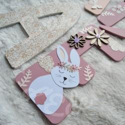 Prénom en bois pour décoration de chambre d'enfant ou cadeau de naissance avec lapin et fleurs