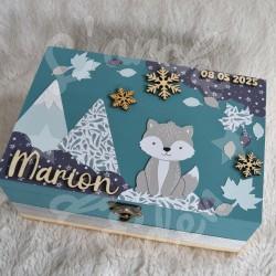 Boite à souvenirs de naissance personnalisée décoration loup et feuille de la foret