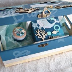 Cadeau de naissance Baleine, boite à souvenirs personnalisée avec une tirelire et boite a dents