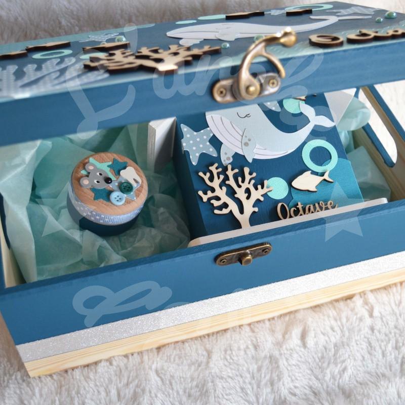 Cadeau de naissance Baleine, boite à souvenirs personnalisée avec une tirelire et boite a dents