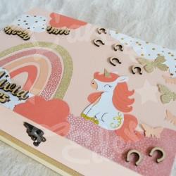 Boite à souvenirs de naissance personnalisée décoration licorne et arc en ciel