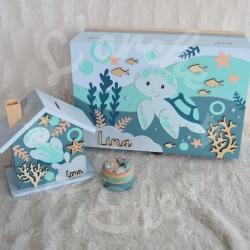 Cadeau de naissance thème tortue de mer, boite à souvenirs personnalisée avec une tirelire et boite a dents