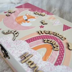 Boite à souvenirs de naissance personnalisée décoration renard et arc en ciel