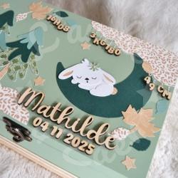 Boite à souvenirs de naissance personnalisée décoration lapin dans la foret