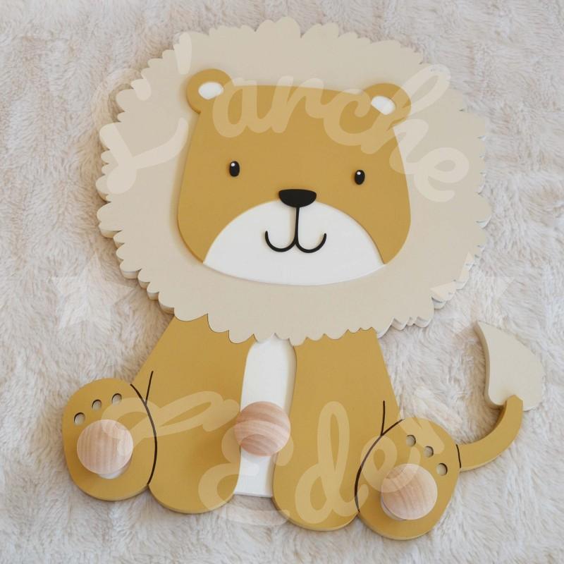 Porte manteau lion en bois pour chambre d enfant