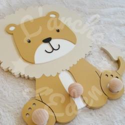 Porte manteau lion en bois pour chambre d enfant