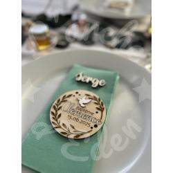 Medaillon en bois gravé pour cadeau invité de bapteme