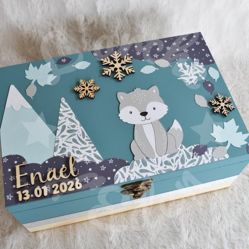 Boite à souvenirs de naissance personnalisée décoration loup et feuille de la foret