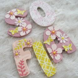 Prénom en bois pour décoration de chambre d'enfant ou cadeau de naissance sur le thème lapin et décor champetre