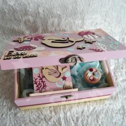 Cadeau de naissance thème sirène, boite à souvenirs personnalisée avec une tirelire et boite a dents