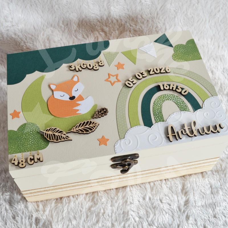 Boite à souvenirs de naissance personnalisée décoration renard et arc en ciel