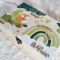 Boite à souvenirs de naissance personnalisée décoration renard et arc en ciel