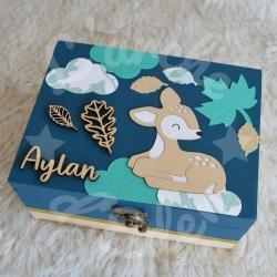 Cadeau de naissance Faon et décor de la foret composé d'une tirelire, d'une boite à dents et d'une boite a trésors