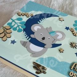 Boite à souvenirs de naissance personnalisée décoration koala dans la jungle
