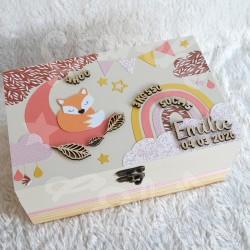 Boite à souvenirs de naissance personnalisée décoration renard et arc en ciel
