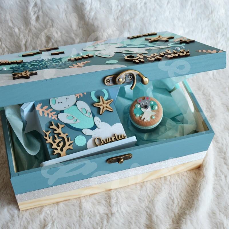Cadeau de naissance thème tortue de mer, boite à souvenirs personnalisée avec une tirelire et boite a dents