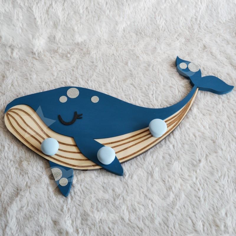 Porte habits Baleine en bois avec trois patères pour chambre enfant