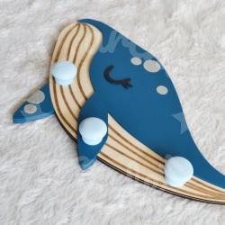 Porte habits Baleine en bois avec trois patères pour chambre enfant