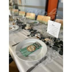 Medaillon en bois gravé décoration montgolfière pour Baby Shower